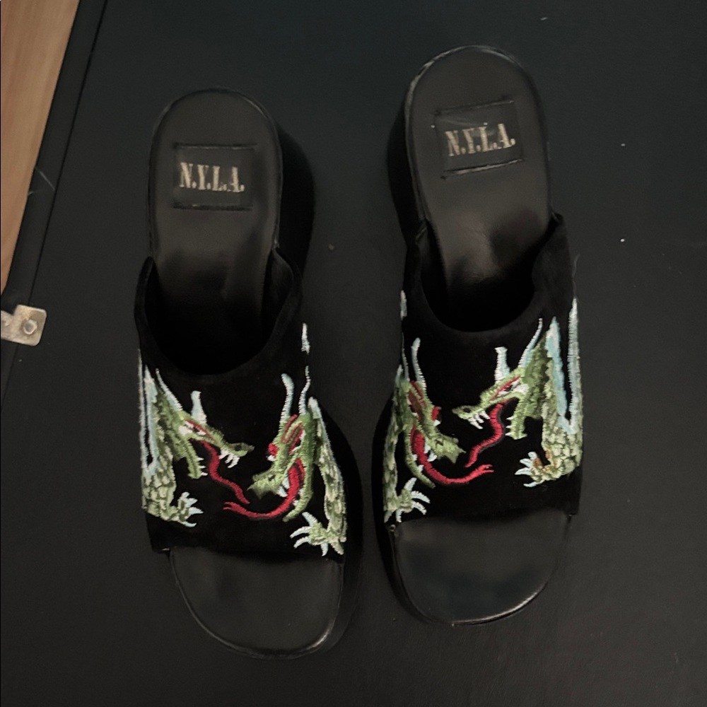 Vintage N.Y.L.A Dragon Embroidery Platforms - Picture 16 of 17